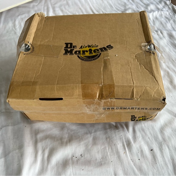 NIB 10 MAGDALENA DR MARTENS HEELED BOOTS - Picture 6 of 7